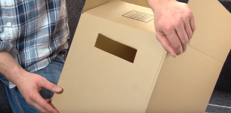 Déménagement: Comment fermer ses cartons avec du scotch pour mieux les  transporter ? 